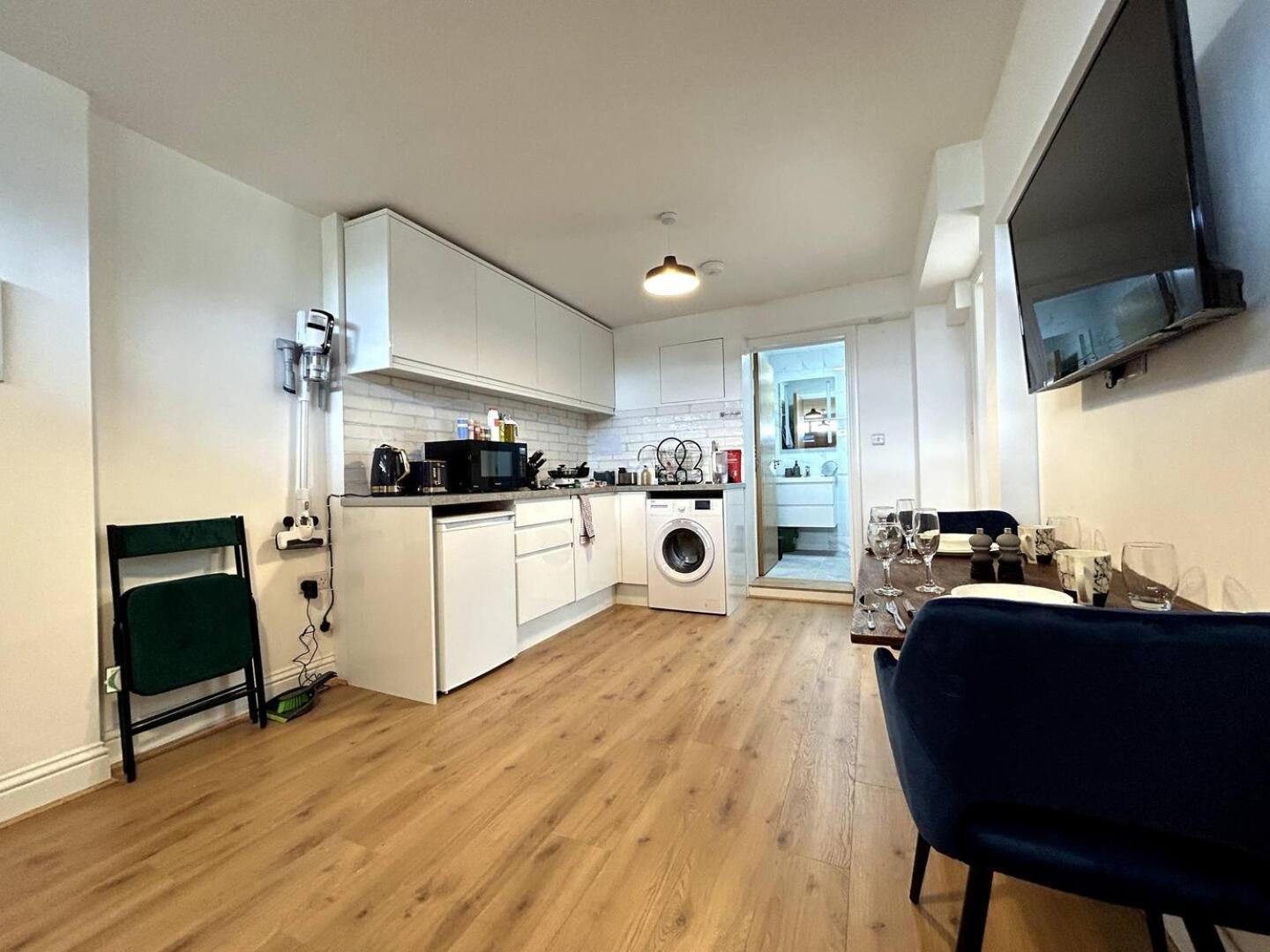 Private 2 Bed Guest House - Van Parking, M25 & A1 Connections 波特斯巴 外观 照片