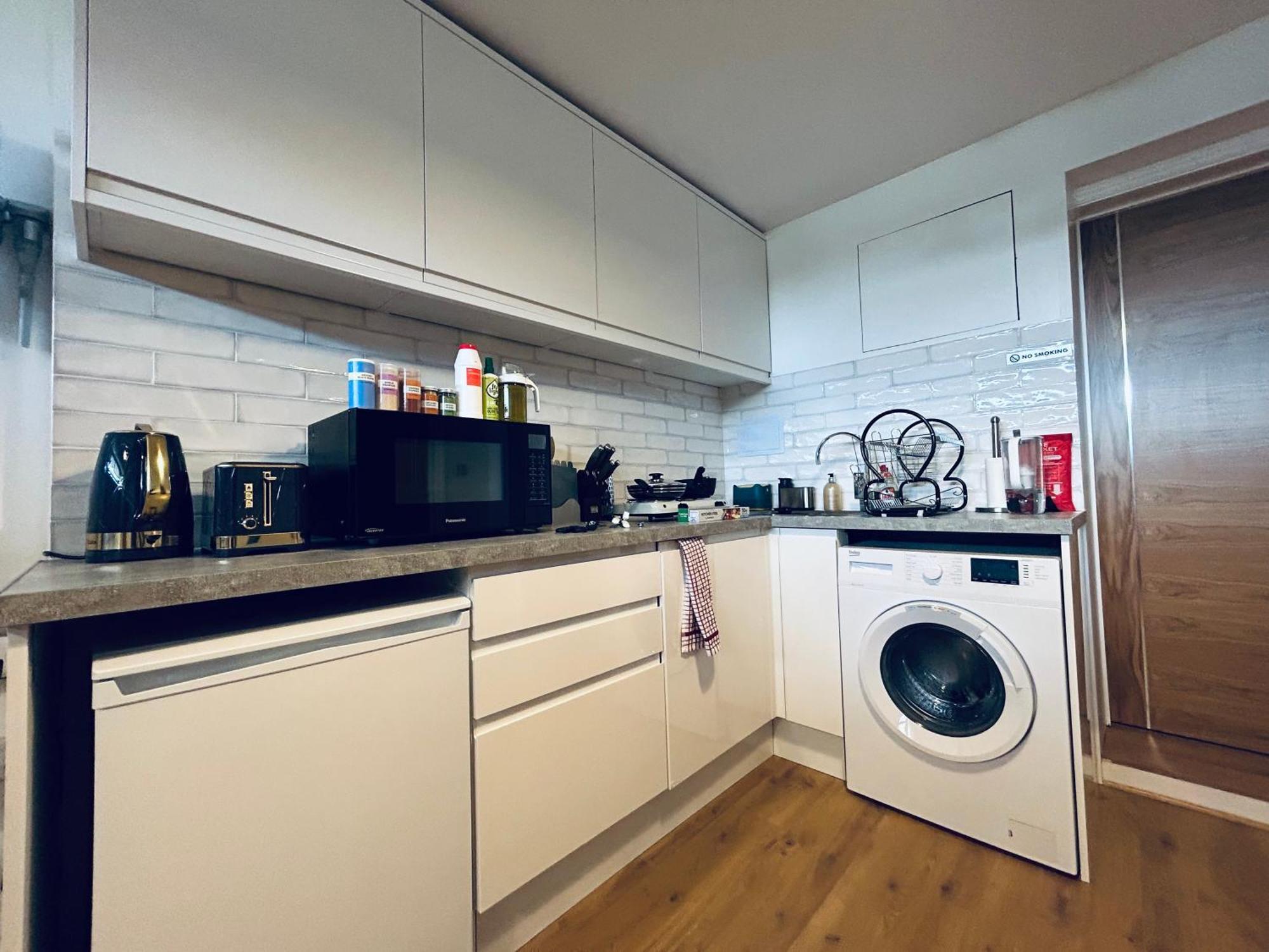 Private 2 Bed Guest House - Van Parking, M25 & A1 Connections 波特斯巴 外观 照片