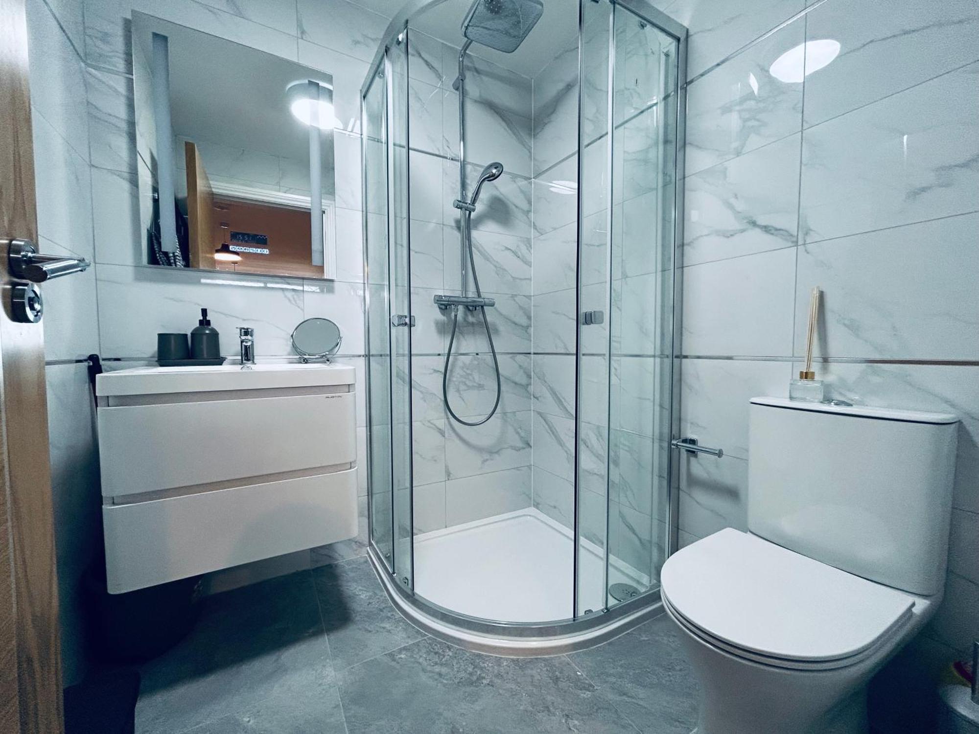 Private 2 Bed Guest House - Van Parking, M25 & A1 Connections 波特斯巴 外观 照片